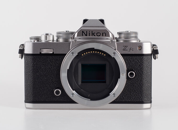 Nikon Zfc - Budowa, jakość wykonania i funkcjonalność
