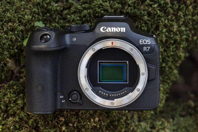 Nowe bezlusterkowce i obiektywy Canon RF