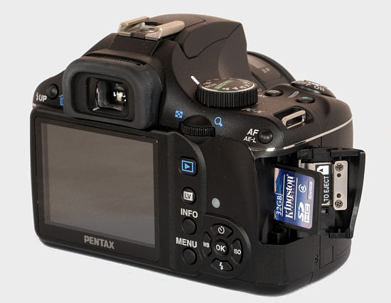 Pentax K-x - Budowa, jako wykonania i funkcjonalno