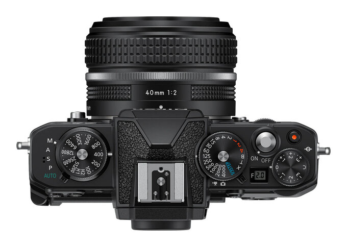 Nikon Zfc i Nikkor Z 40 mm f/2 SE w czarnej wersji