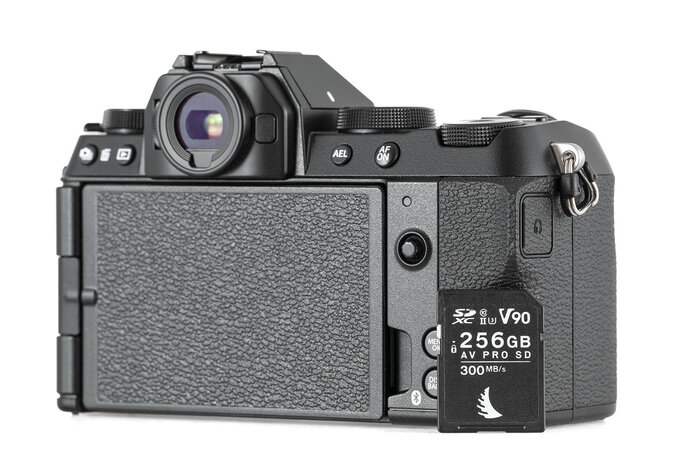 Fujifilm X-S20 - test trybu filmowego - Budowa i ergonomia