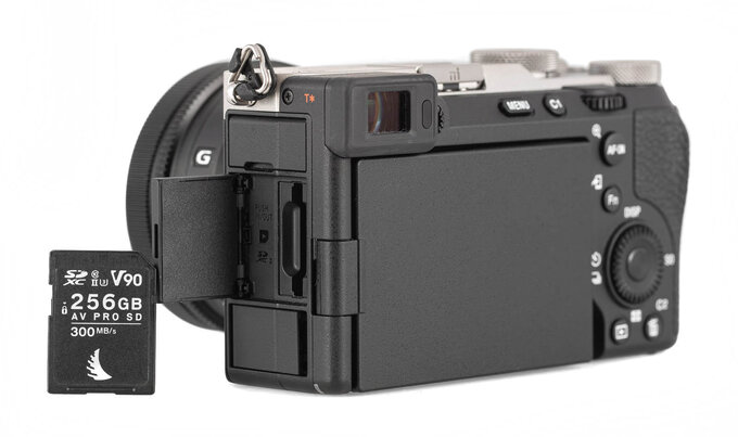 Sony A7CR - test trybu filmowego  - Budowa i ergonomia
