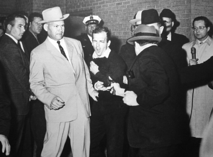 Historia jednej fotografii - Ruby zabija Oswalda - Jack Ruby zabija Lee Harvey'a Oswalda