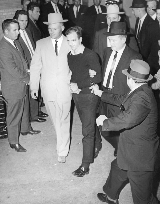 Historia jednej fotografii - Ruby zabija Oswalda - Jack Ruby zabija Lee Harvey'a Oswalda