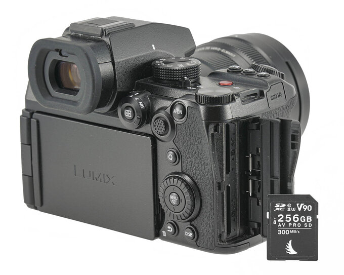 Panasonic Lumix G9 II - test trybu filmowego - Budowa i ergonomia