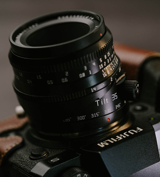 TTartisan Tilt 35 mm f/1.4 APS-C