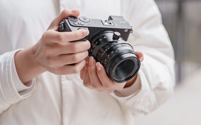 TTartisan Tilt 35 mm f/1.4 APS-C