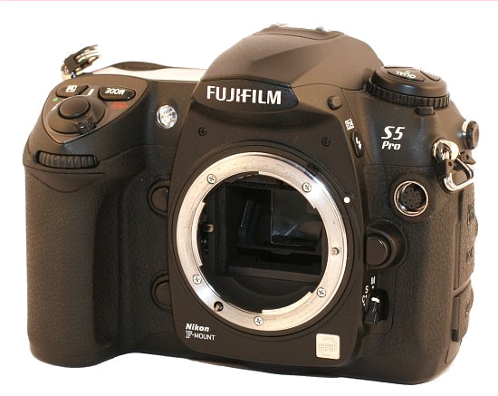 Fujifilm FinePix S5 Pro - Wygląd i jakość wykonania Fujifilm FinePix S5 Pro - Wygląd i jakość wykonania