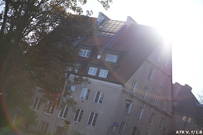 Samyang AF 85 mm f/1.8 P FE - Odblaski