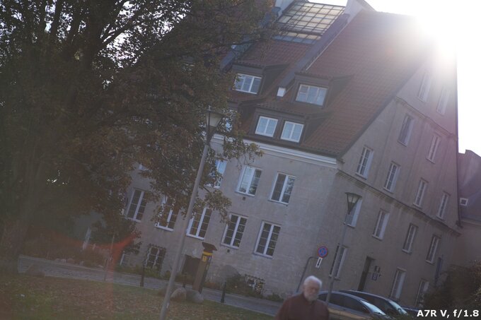 Samyang AF 85 mm f/1.8 P FE - Odblaski