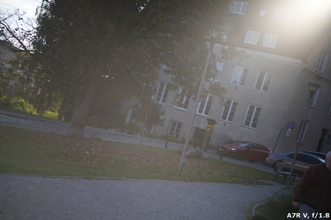 Samyang AF 85 mm f/1.8 P FE - Odblaski