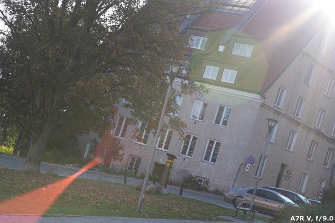 Samyang AF 85 mm f/1.8 P FE - Odblaski