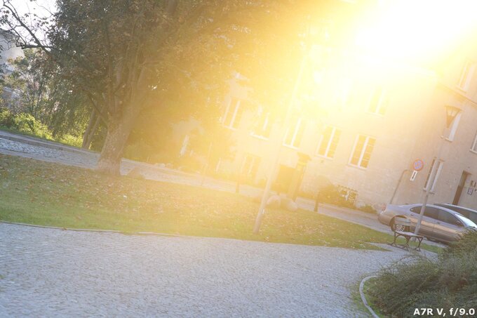 Samyang AF 85 mm f/1.8 P FE - Odblaski