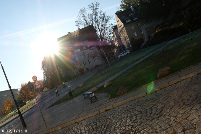 Fujifilm Fujinon XF 23 mm f/2.8 R WR - Odblaski