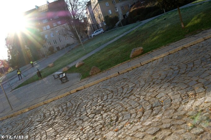 Fujifilm Fujinon XF 23 mm f/2.8 R WR - Odblaski