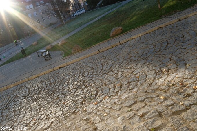 Fujifilm Fujinon XF 23 mm f/2.8 R WR - Odblaski