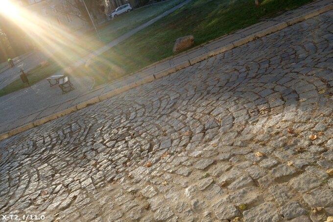 Fujifilm Fujinon XF 23 mm f/2.8 R WR - Odblaski