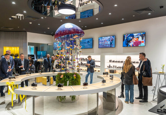 Otwarcie salonu Nikon Plaza w Warszawie - Otwarcie salonu Nikon Plaza w Warszawie