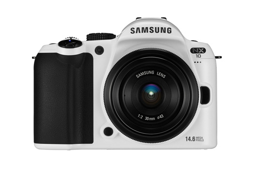 Bia�y Samsung NX10