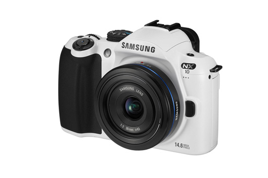 Bia�y Samsung NX10
