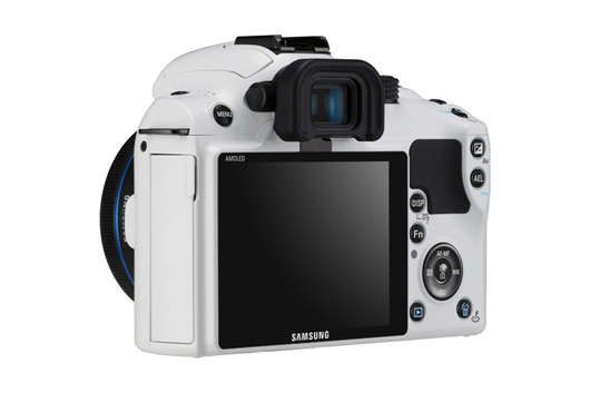 Bia�y Samsung NX10