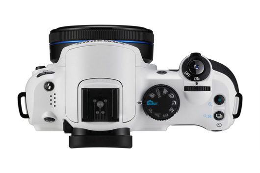Bia�y Samsung NX10