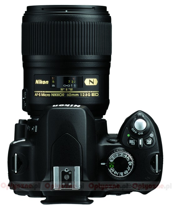 Nikon D60 = D40x + odkurzacz