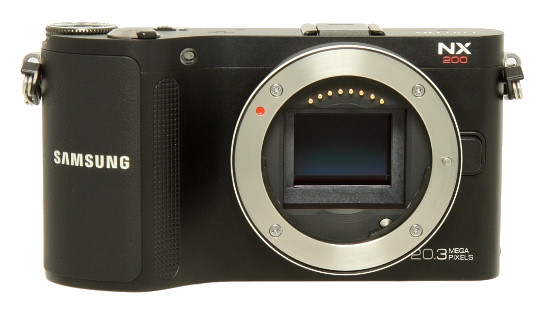 Samsung NX200 - Budowa, jako wykonania i funkcjonalno