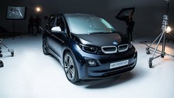 BMW i3 w zestawie z aparatem Leica T (Typ 701)