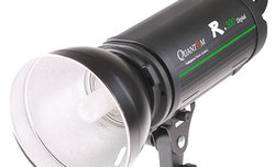 Nowa seria lamp studyjnych Quantuum - R+ Digital