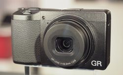 Ricoh GR III w gablotce