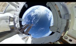Firmy Ricoh i JAXA opublikowały 360-stopniowe zdjęcia z kosmosu Firmy Ricoh i JAXA opublikowały 360-stopniowe zdjęcia z kosmosu