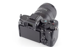 Sony A7 IV w r�kach fotografa