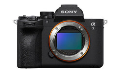 Sony A7V iSony FE 28-70mm f/3.5–5.6 OSS II