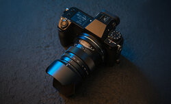Zhongyi Optics Pittura 30 mm f/2.4