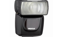 Lampa PENTAX AF360FGZ II i obiektyw dekielek