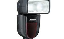 Nissin Di700 i Nissin PS 8