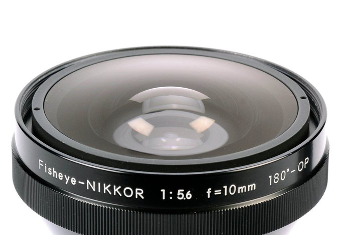 Fisheye Nikkor 10 mm f/5.6 OP - rzadki obiektyw wystawiony na aukcji