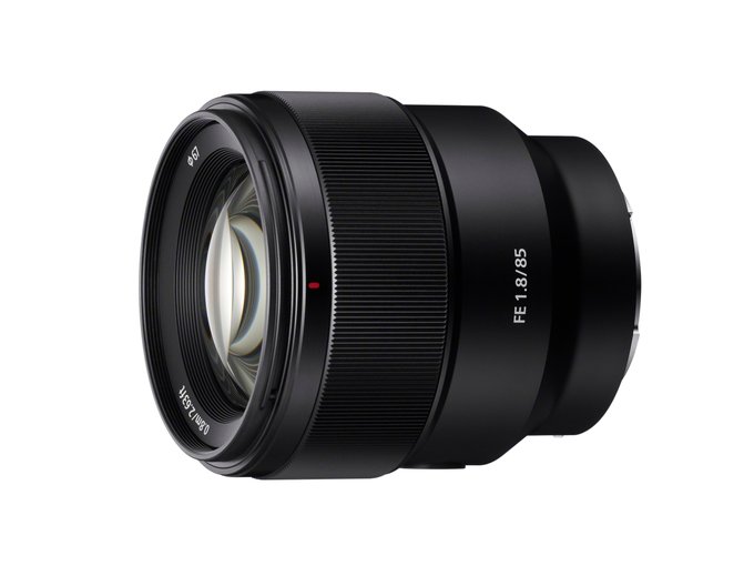 Sony FE 85 mm f/1.8 oraz lampa HVL-F45RM