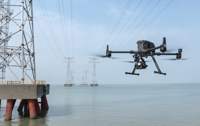 Dron DJI Matrice 300 RTK i system kamer DJI Zenmuse H20