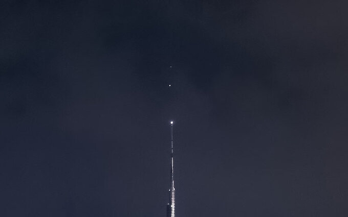 Koniunkcja Jowisza i Saturna nad Burj Khalifa