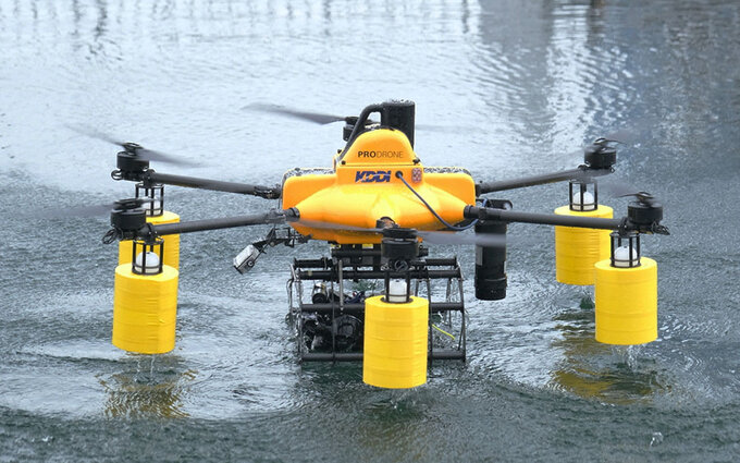 Latajco-pywajcy dron od QYSEA i KDDI