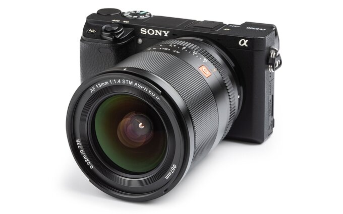 Viltrox AF 13 mm f/1.4 - nowe mocowania w polskiej dystrybucji