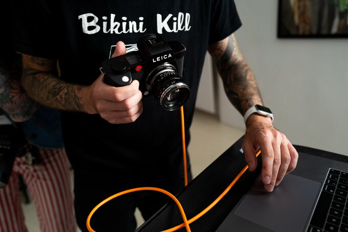 Czym jest tethering w fotografii i jak z niego korzysta?