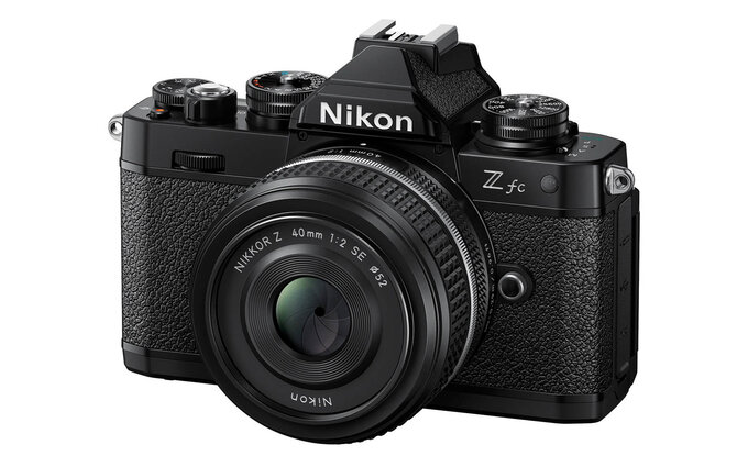 Nikon Zfc i Nikkor Z 40 mm f/2 SE w czarnej wersji
