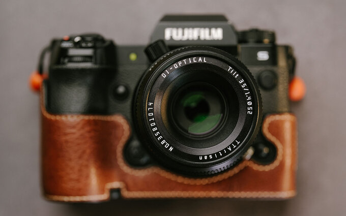 TTartisan Tilt 35 mm f/1.4 APS-C