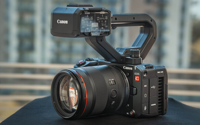 Canon EOS C50 i RF 85 mm f/1.4L VCM w naszych rkach